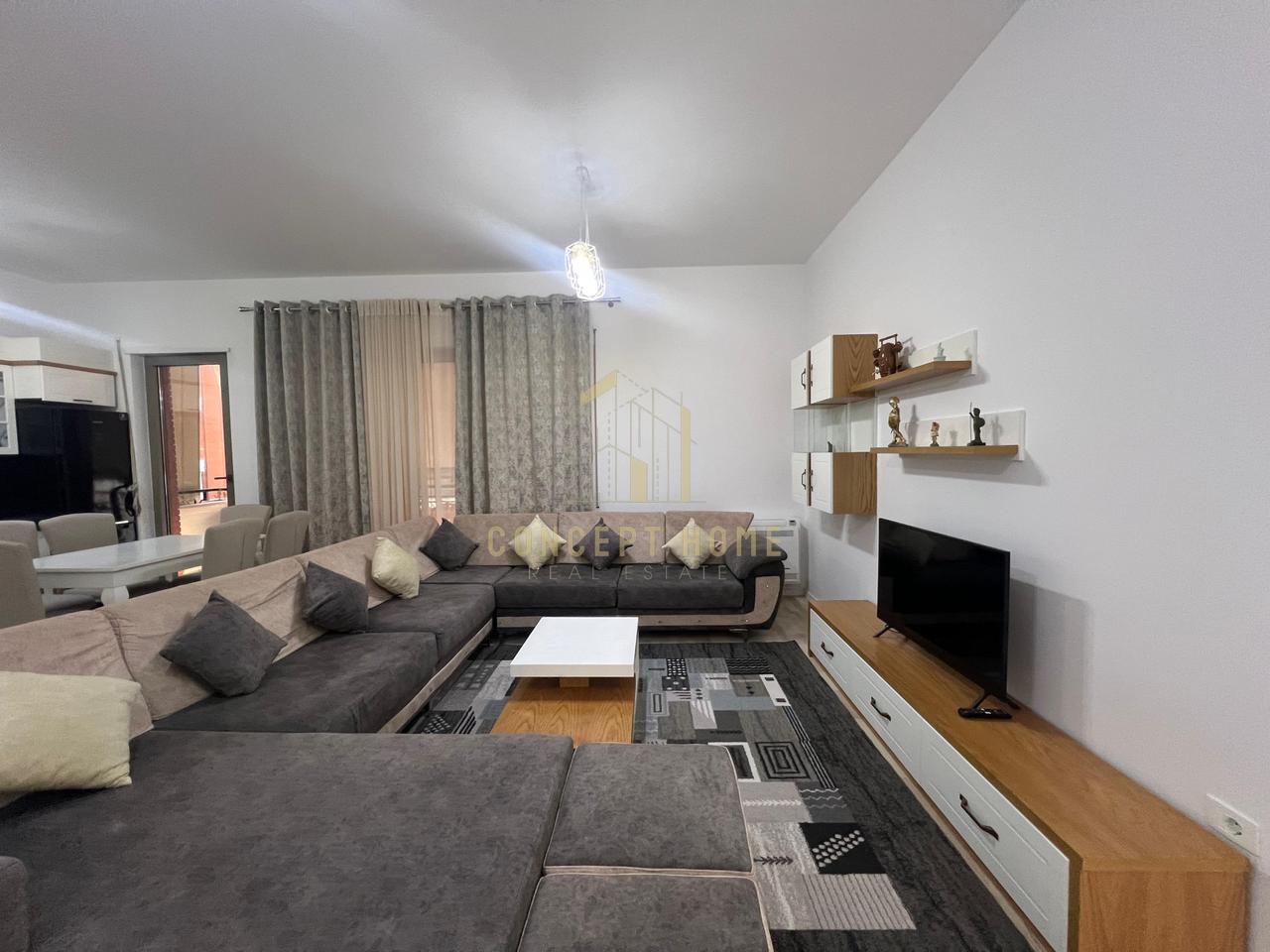 Affittasi appartamento 2+1+2+parcheggio in Via Kavaja/1200 euro