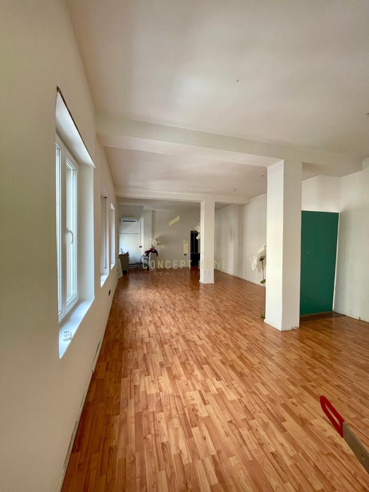 Jepet me qera ambient Biznesi ne Bllok