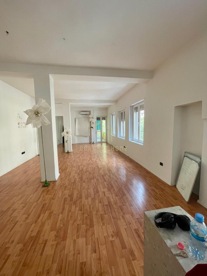 Jepet me qera ambient Biznesi ne Bllok