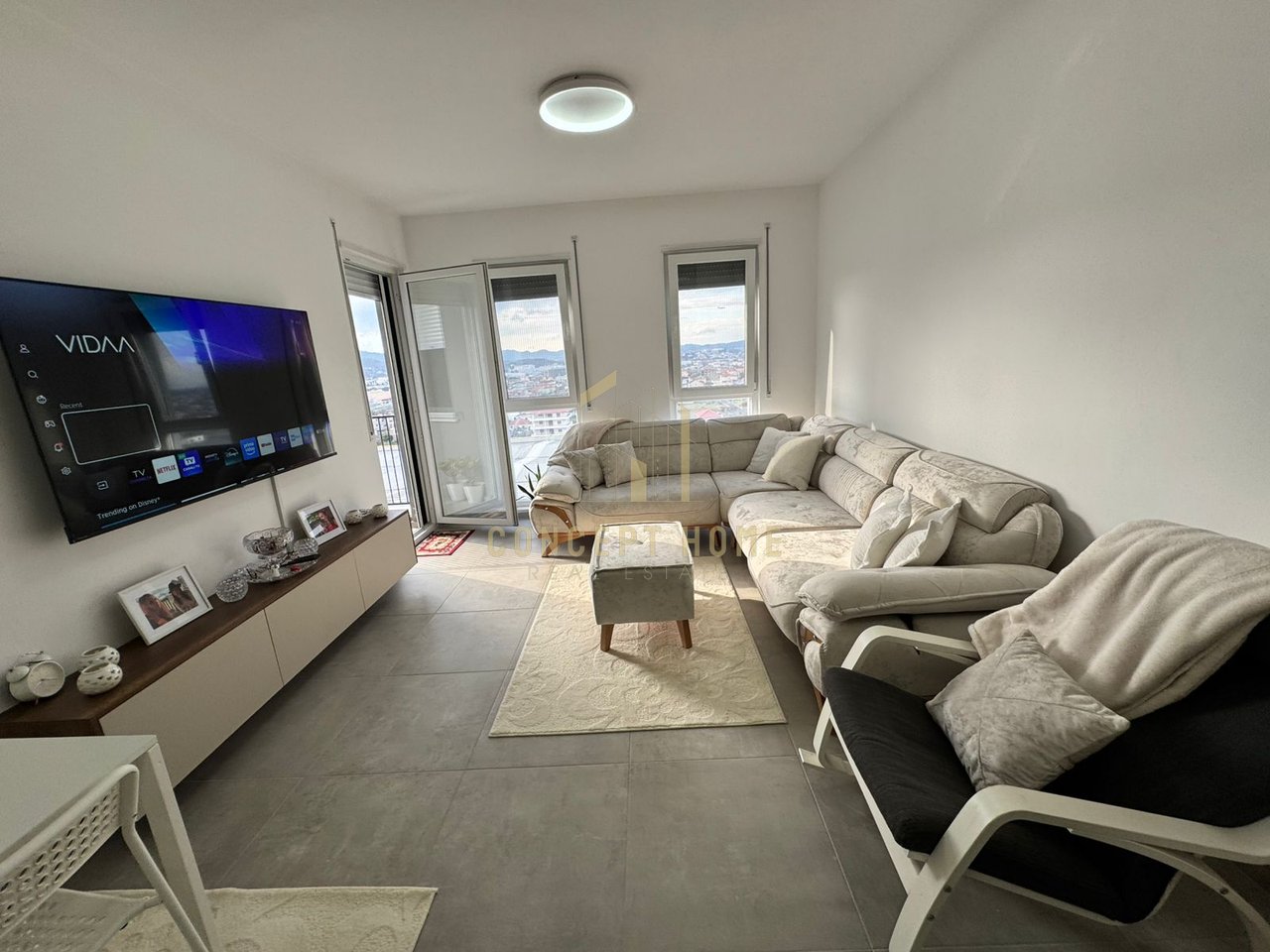 A 2+1 apartment is for rent at Univers City.