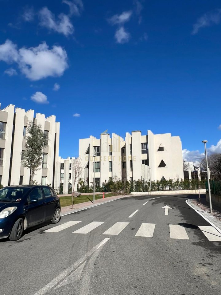 Vilë Me Qira tek Liqeni i Thatë, Green Valley Tiranë - 5000€ | 470 m²