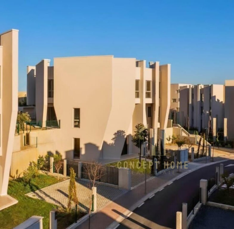 Vilë Me Qira tek Liqeni i Thatë, Green Valley Tiranë - 5000€ | 470 m²