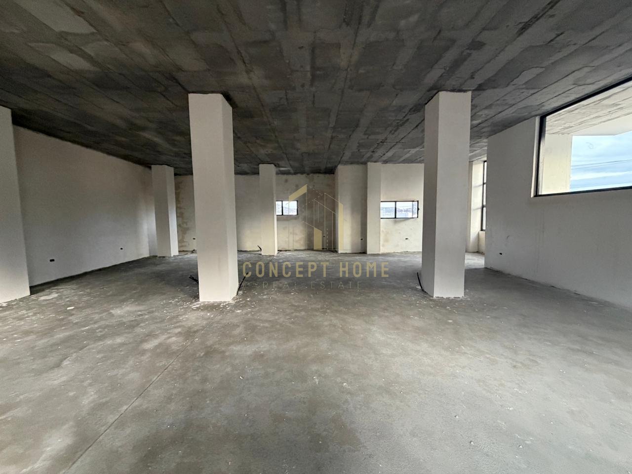 Locali commerciali in affitto a Vaqarr