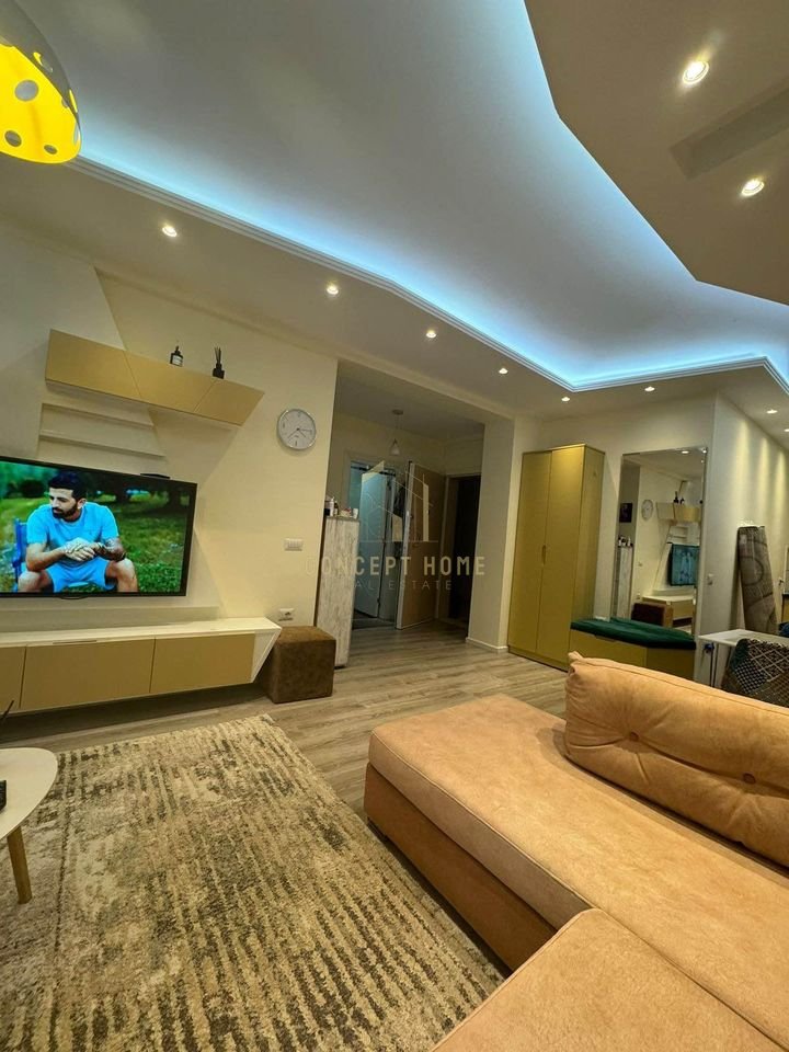 Jepet me qera apartament 1+1 tek Komuna e Parisit