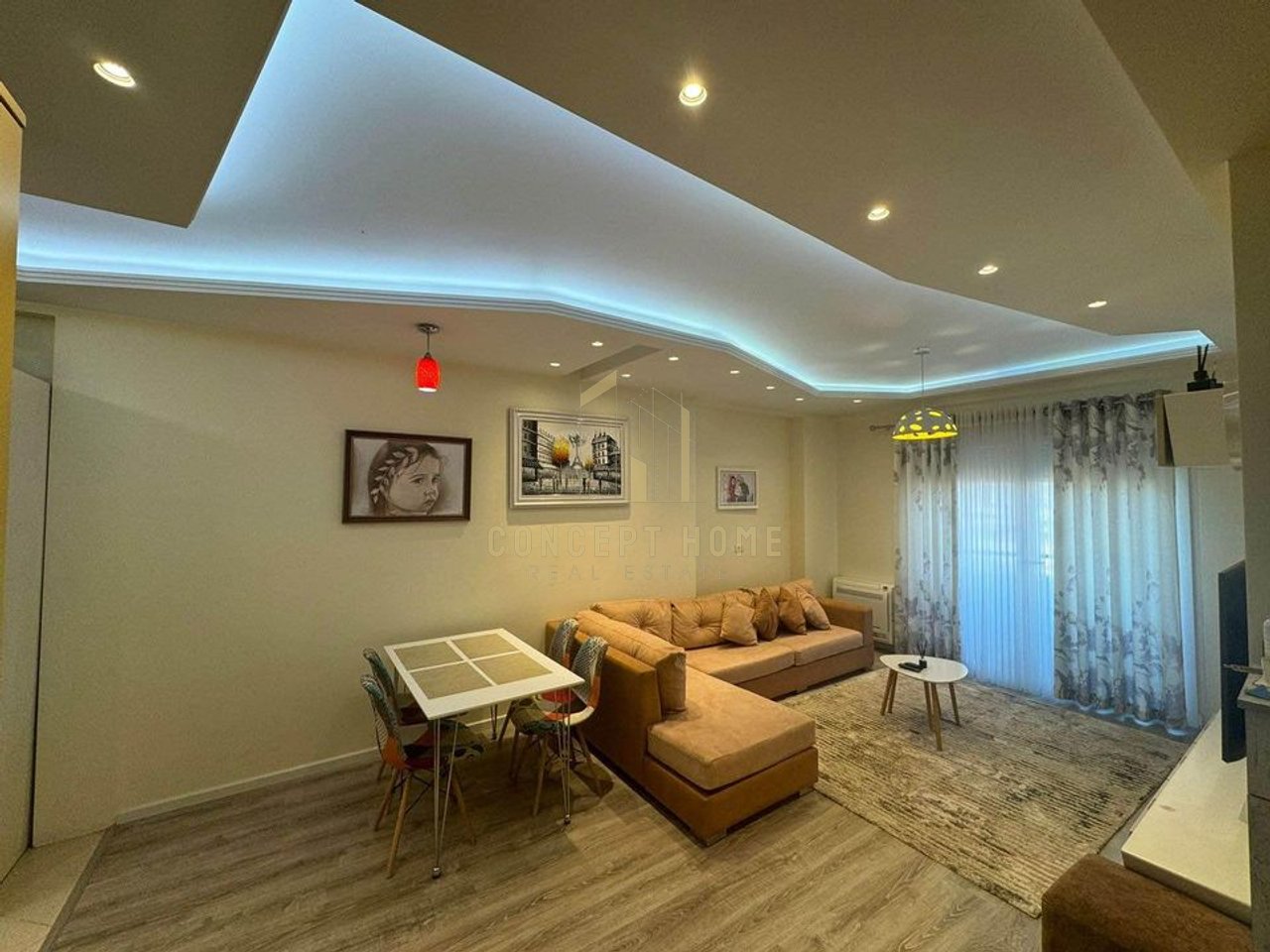 Jepet me qera apartament 1+1 tek Komuna e Parisit