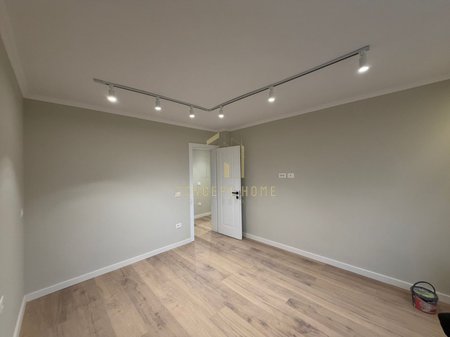 Shitet apartament 1+1 tek Kryqezimi i 21.