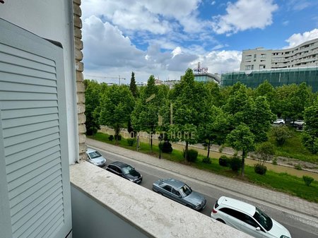 Jepet me qera ambienti ne Vasil Shanto