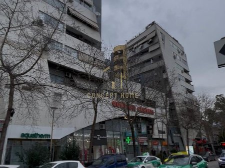 Jepet ambient biznesi me qera tek Condor Center.