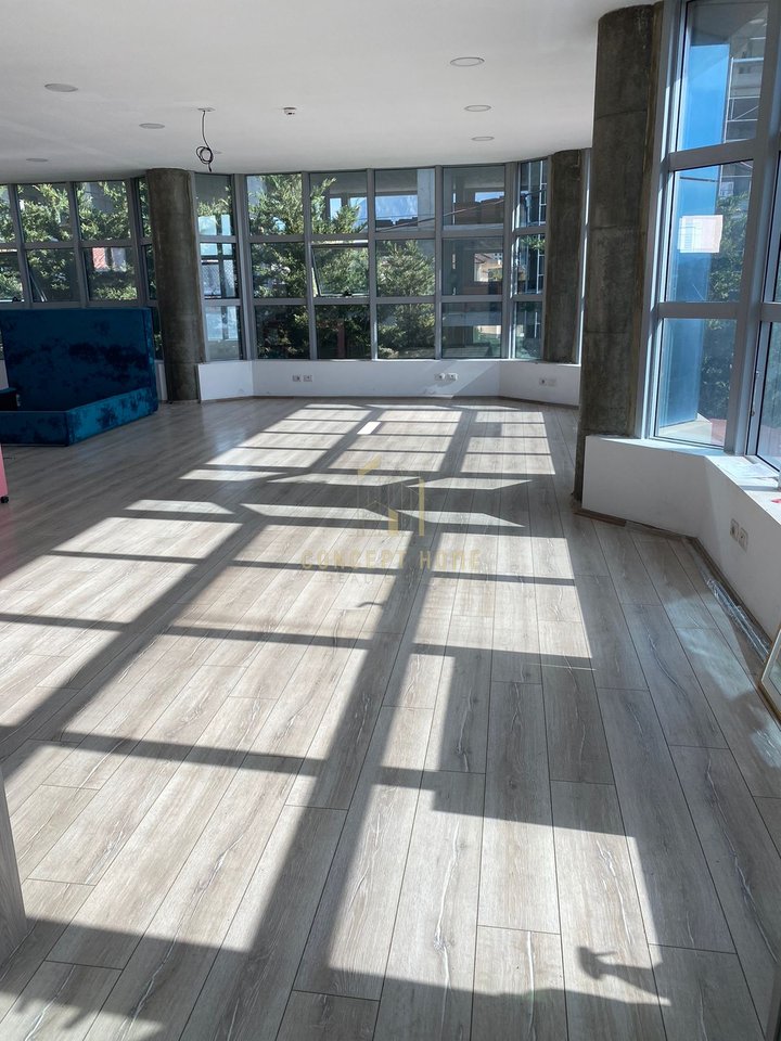 Business premises for rent in Paskuqan.