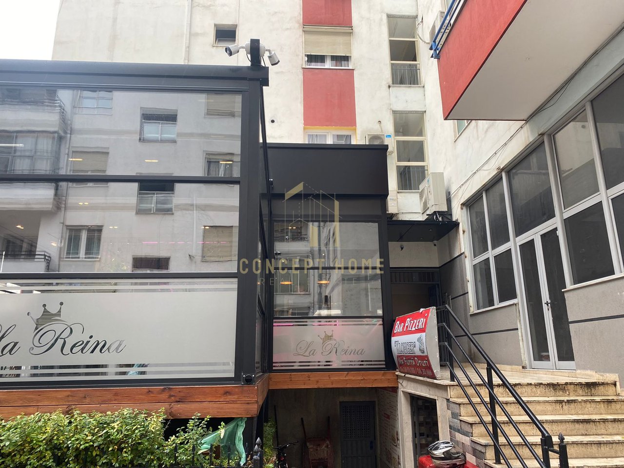 Shitet Super Bar Kafe tek Pallatet e Verdha Kthesa Kamzes