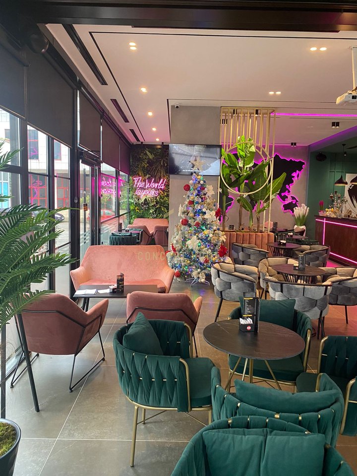 Shitet Super Bar Kafe tek Pallatet e Verdha Kthesa Kamzes