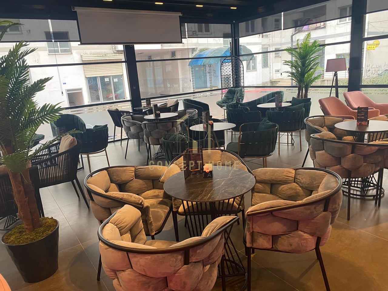 Shitet Super Bar Kafe tek Pallatet e Verdha Kthesa Kamzes