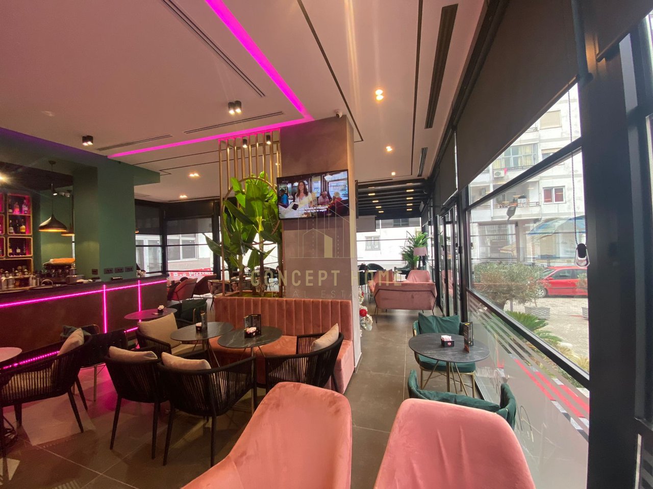 Shitet Super Bar Kafe tek Pallatet e Verdha Kthesa Kamzes