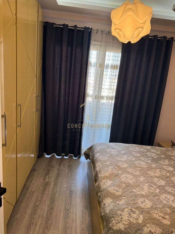 Appartamento 1+1 in vendita a Komuna e Parisit