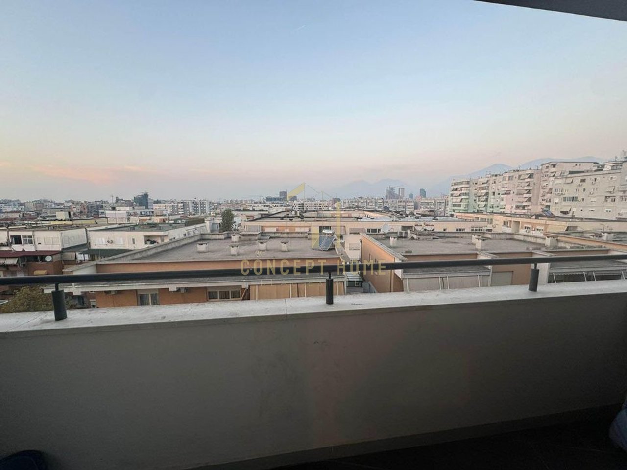 Appartamento 1+1 in vendita a Komuna e Parisit