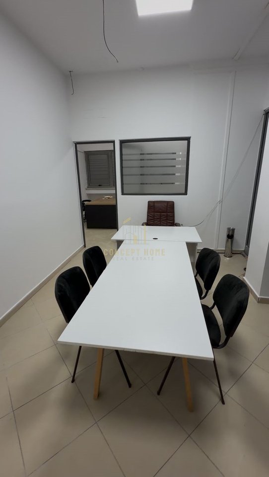 Jepet ambient biznesi me qera tek Condor Center.