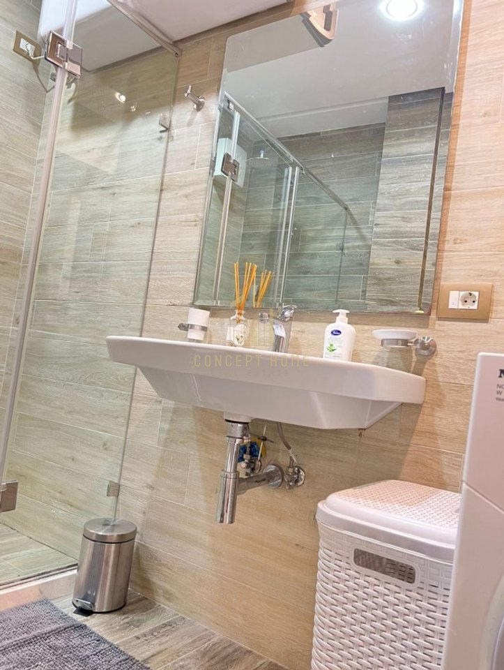 Appartamento 2+1 in Affitto nel Centro, Piazza Skënderbej, Tirana - 1000€ | 1° piano