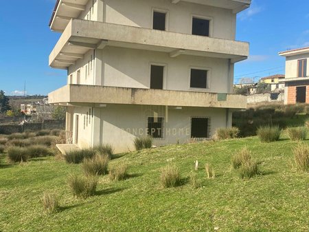 Shitet Vila 3 kateshe ne Babrru