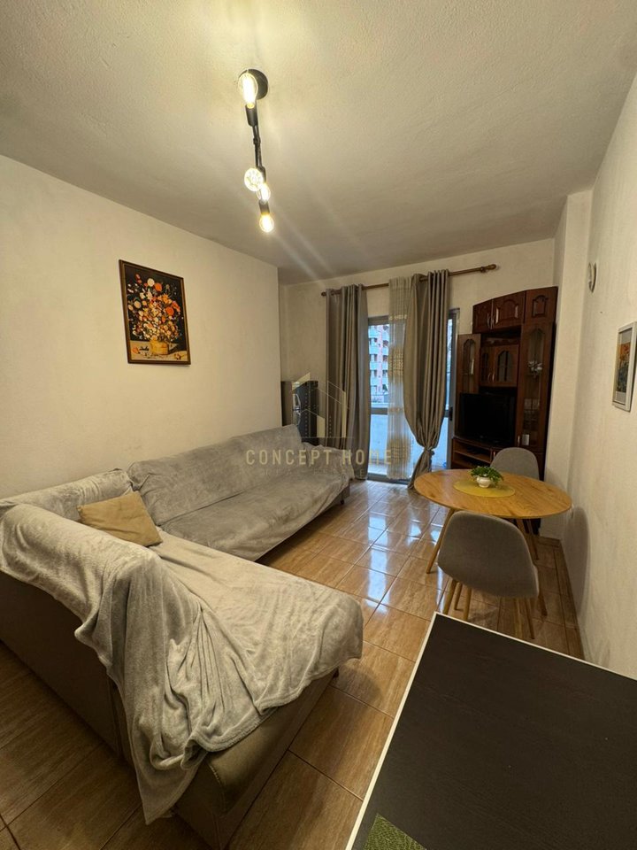 Jepet me qera Apatament 1+1 Ne Astir