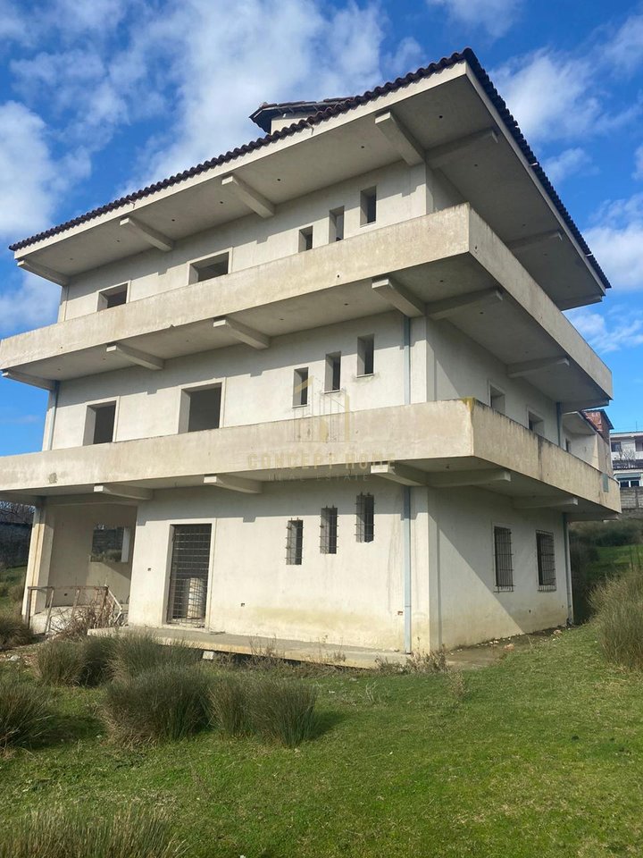 Shitet Vila 3 kateshe ne Babrru