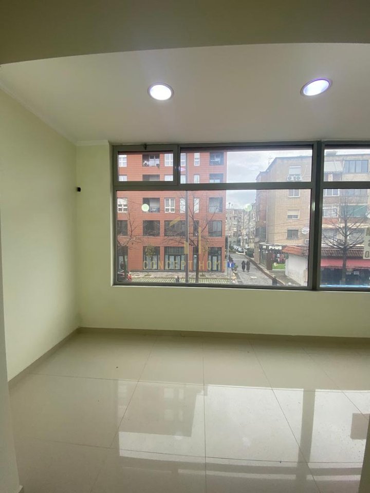 Office space for rent at Pazari i Ri.