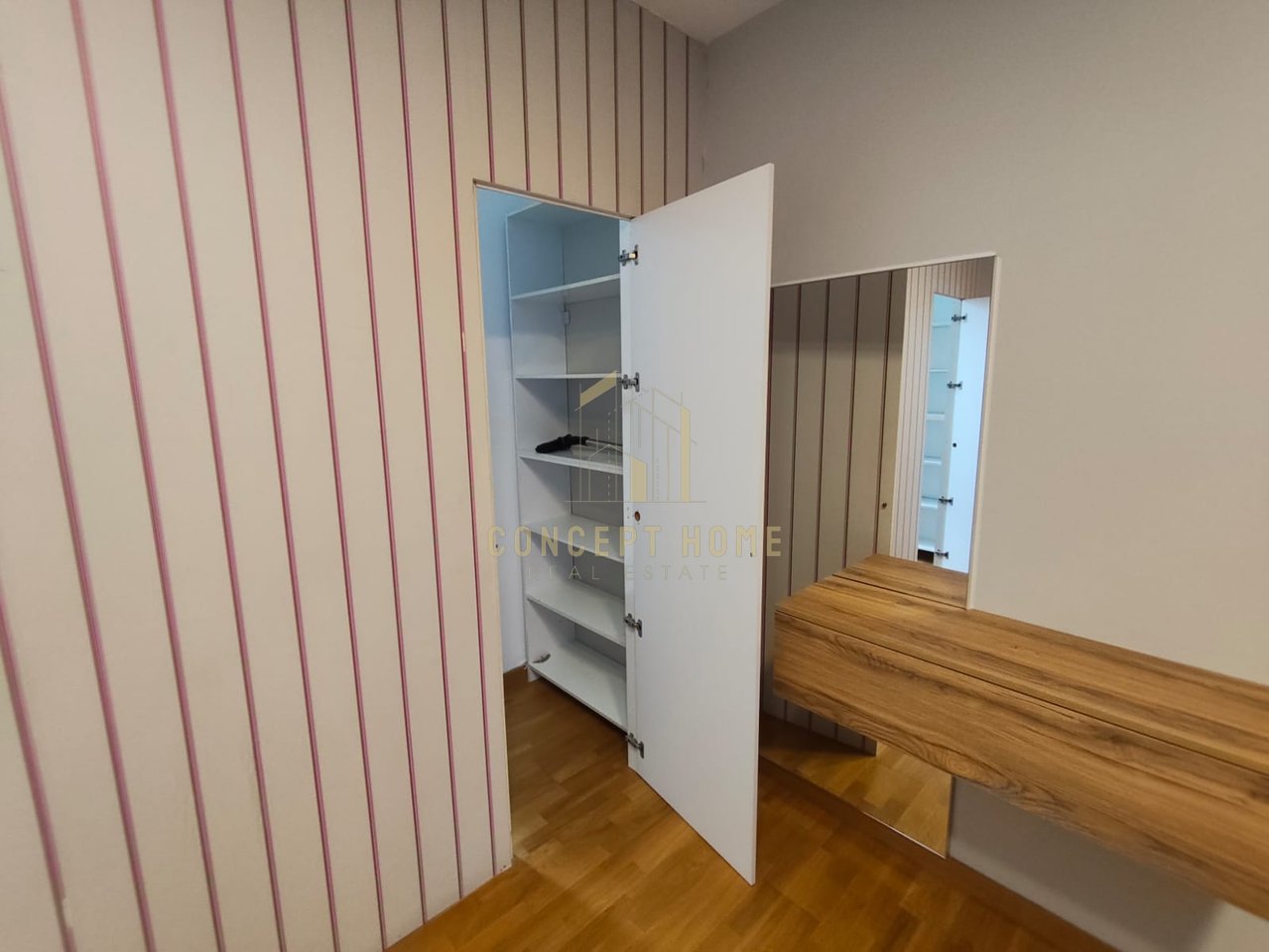 Jepet me qera apartament 3+1+2 tek Liqeni