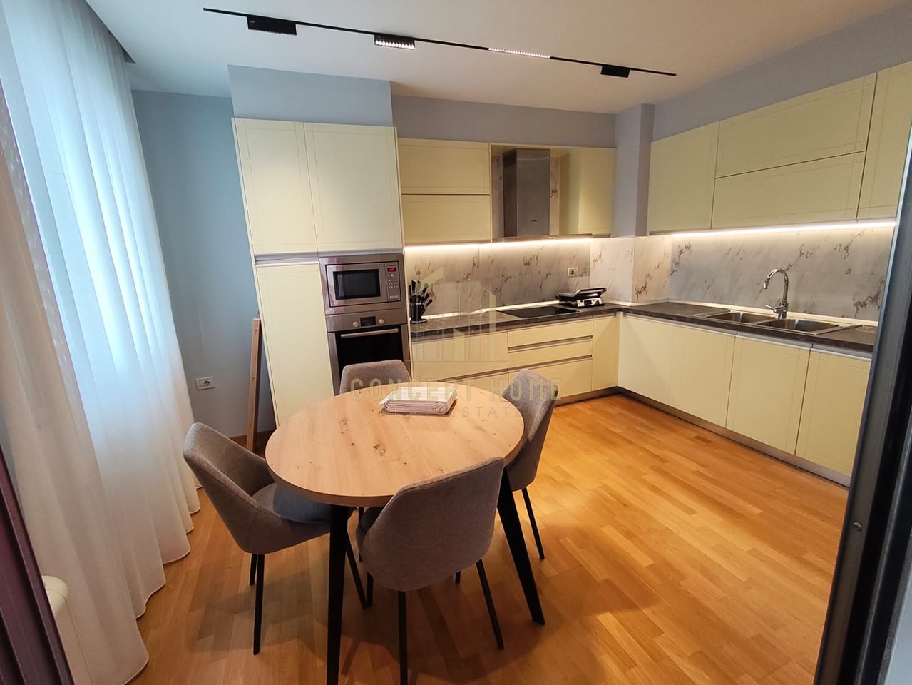 Jepet me qera apartament 3+1+2 tek Liqeni