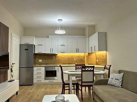 Jepet me qera apartament 1+1 ne 5 Maj