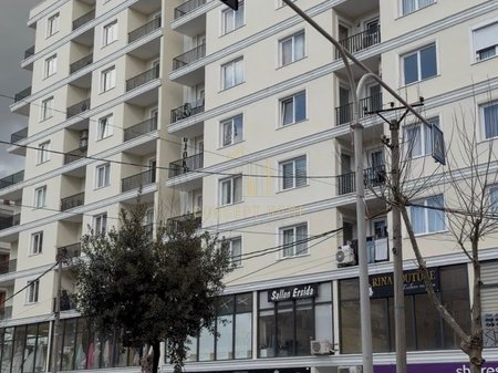 Jepet me qera ambient biznesi ne Kamez/1.300 euro