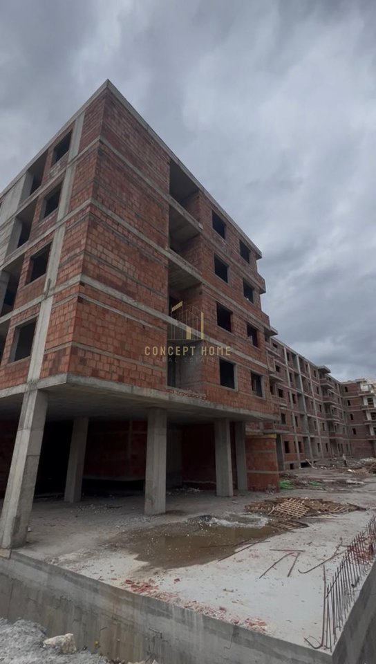 Shitet Apartament 2+1 ne Kamez.