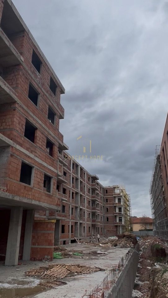 Shitet Apartament 2+1 ne Kamez.