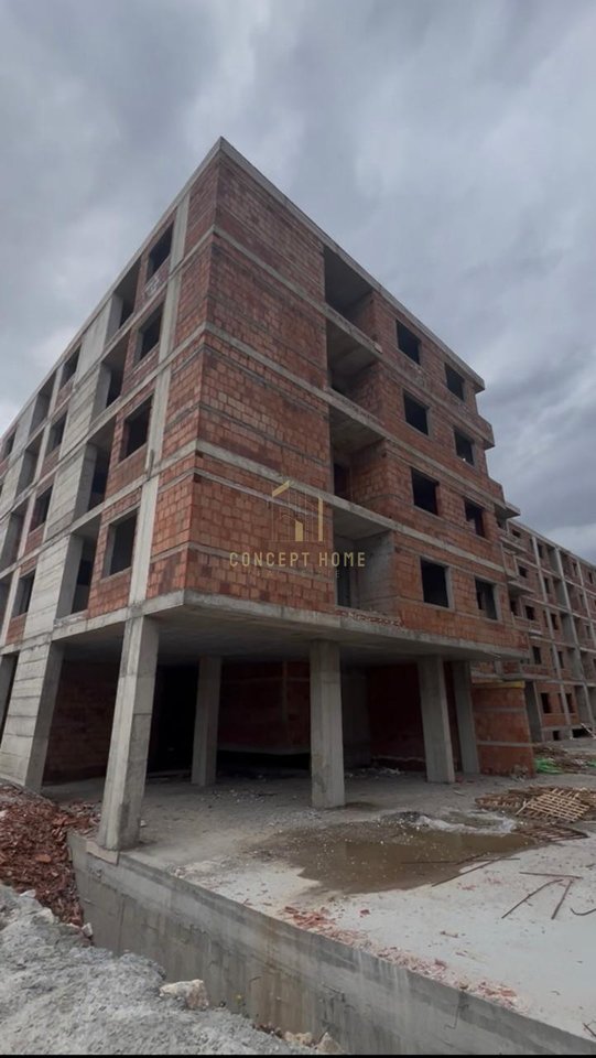 Shitet Apartament 2+1 ne Kamez.