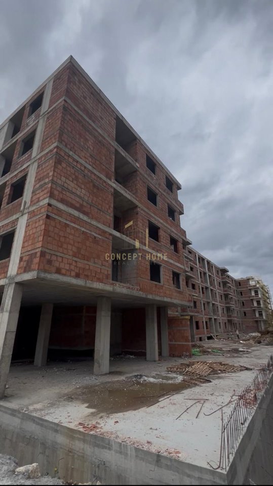 Shitet Apartament 2+1 ne Kamez.