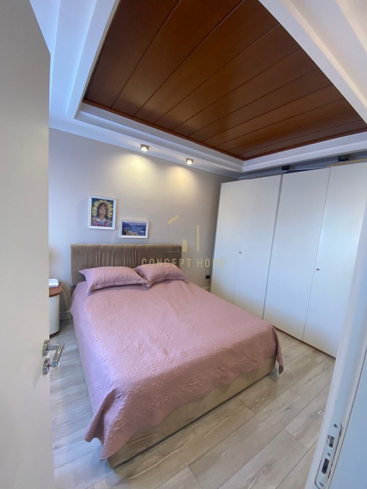 Shitet apartamnet 2+1+2 Tek 9 kateshet,