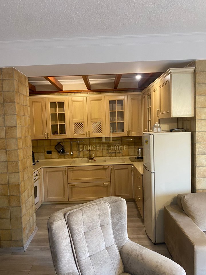 Shitet apartamnet 2+1+2 Tek 9 kateshet,