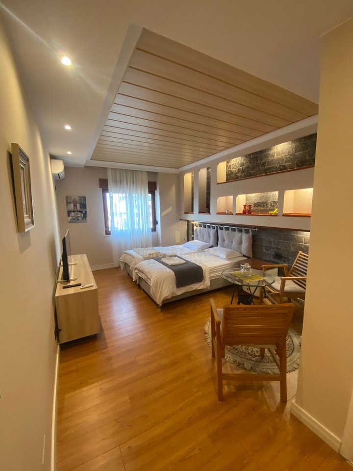 Shitet apartamnet 2+1+2 Tek 9 kateshet,