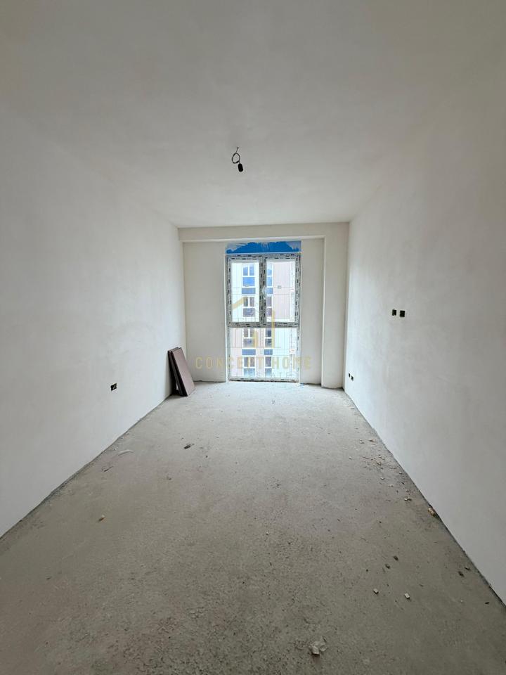 Shitet Apartament 2+1+2+Post Parkingu, tek Bulevardi i Ri