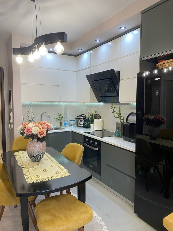 Jepet me qera apartament 1+1 tek Stadiumi Dinamo