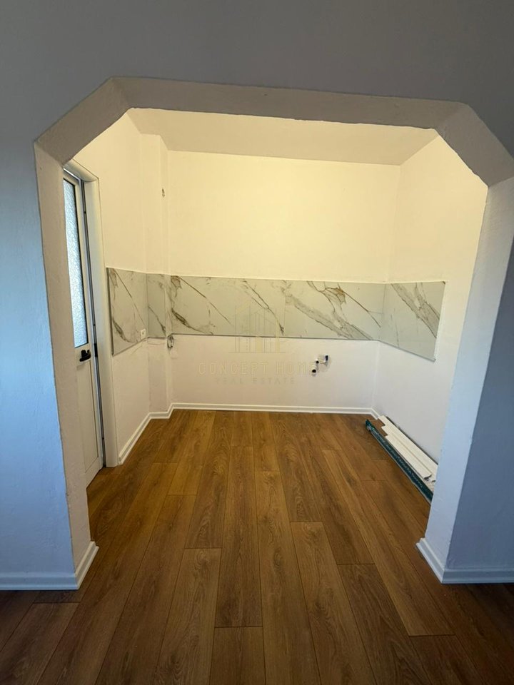 Shitet apartament 1+1 tek Pediatria