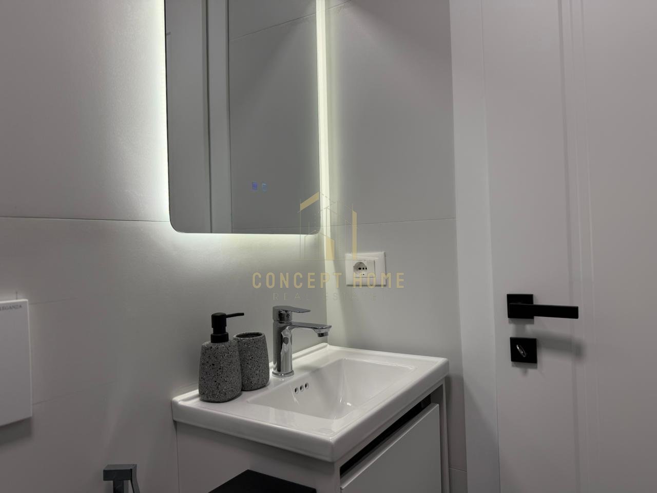 Shiten dy apartamente bashke 1+1 tek Kryqezimi 21 Dhjetorit.