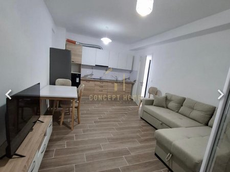 Jepet me qera apartament 2+1 ne fund te Rruges 5 Maj
