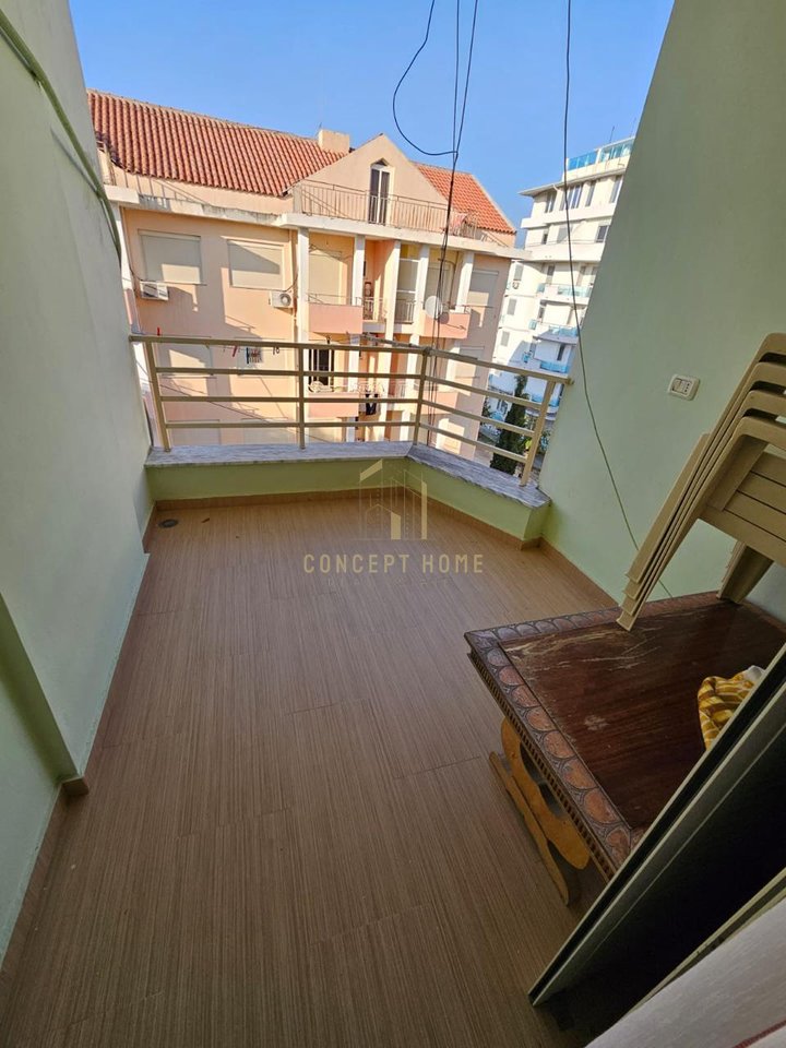 Shitet apartament 1+1+verand ne Golem/80,000 euro