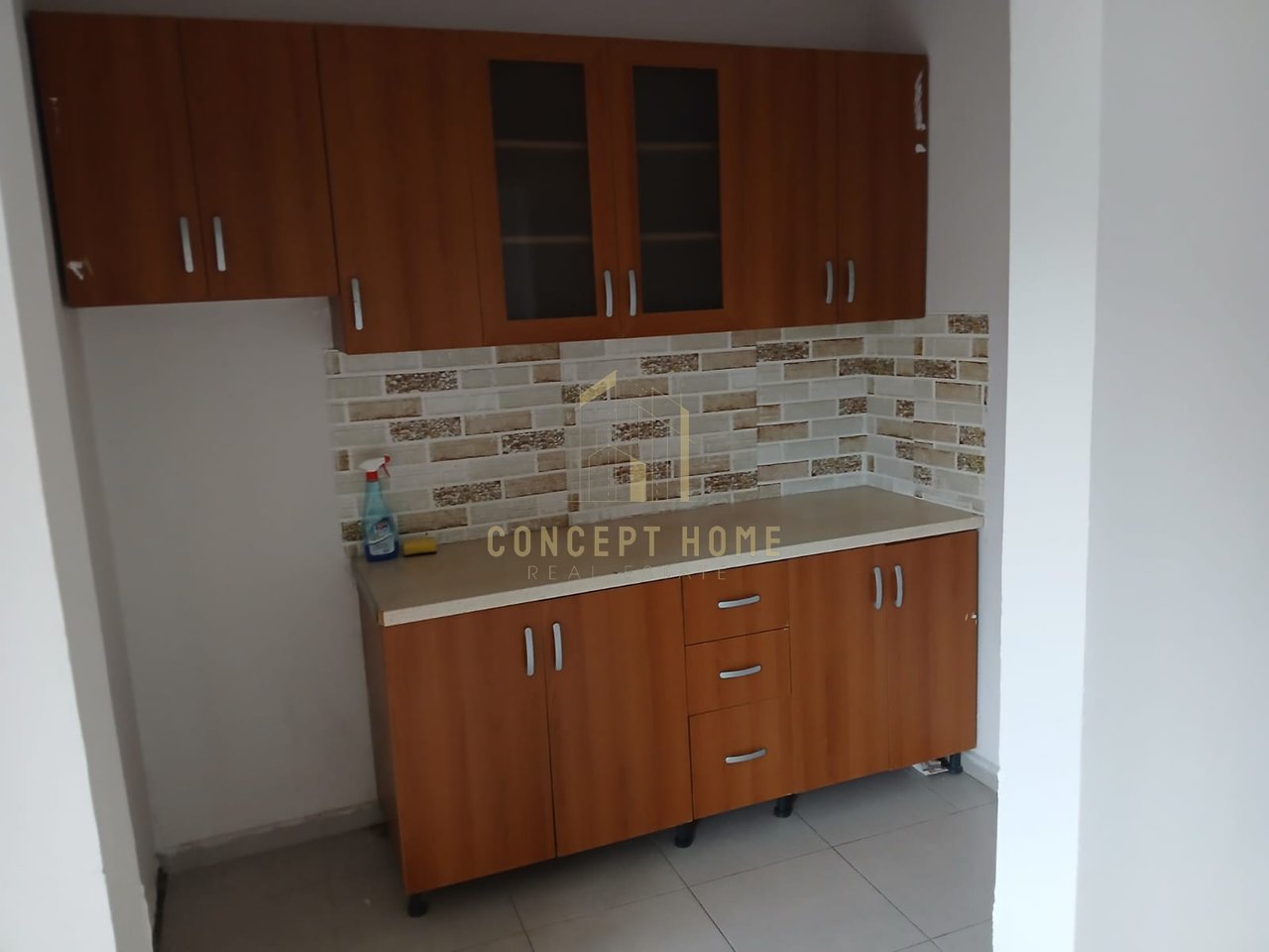 Jepet me qera apartament 1+1 Ne Kombinat