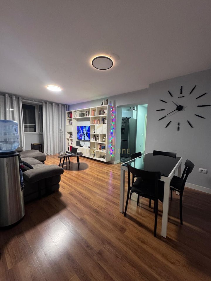 Jepet me qera apartamenti 2+1 tek Sheshi Willson