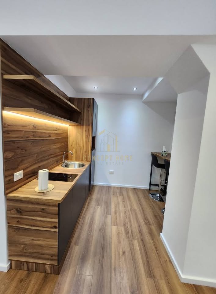 Office space for rent at 21 Dhjetori