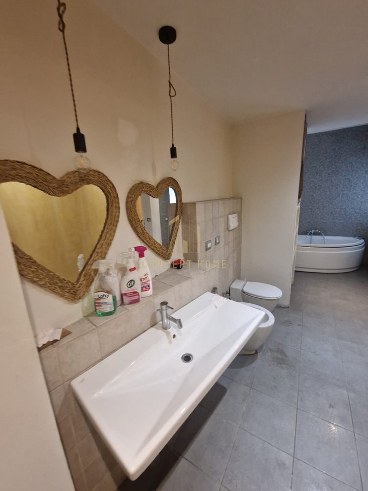 Apartment 3+1+2+2 for sale at Zogu i Zi