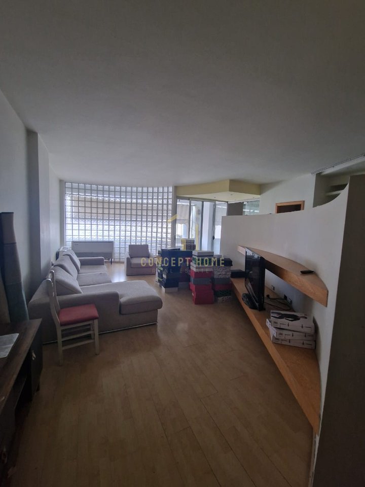 Apartment 3+1+2+2 for sale at Zogu i Zi