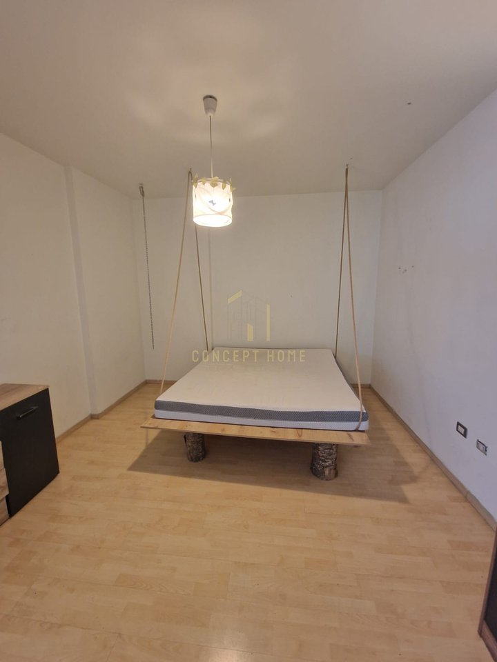 Apartment 3+1+2+2 for sale at Zogu i Zi