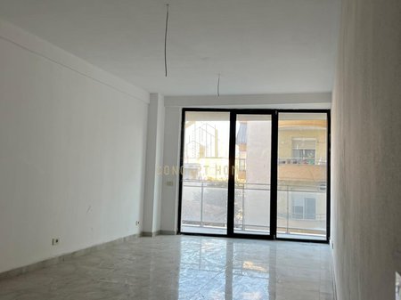 Jepet apartament me qira 2+1+2 te Mine Peza.