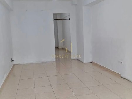 Negozio in affitto vicino a Nesharkau.

Superficie: 55m2

Organizzato:

Il negozio si trova sulla strada principale senza entrare a Nesharaku.

Posizione: Viale Gjergj Fishta
Prezzo: 80.000 Lek/mese